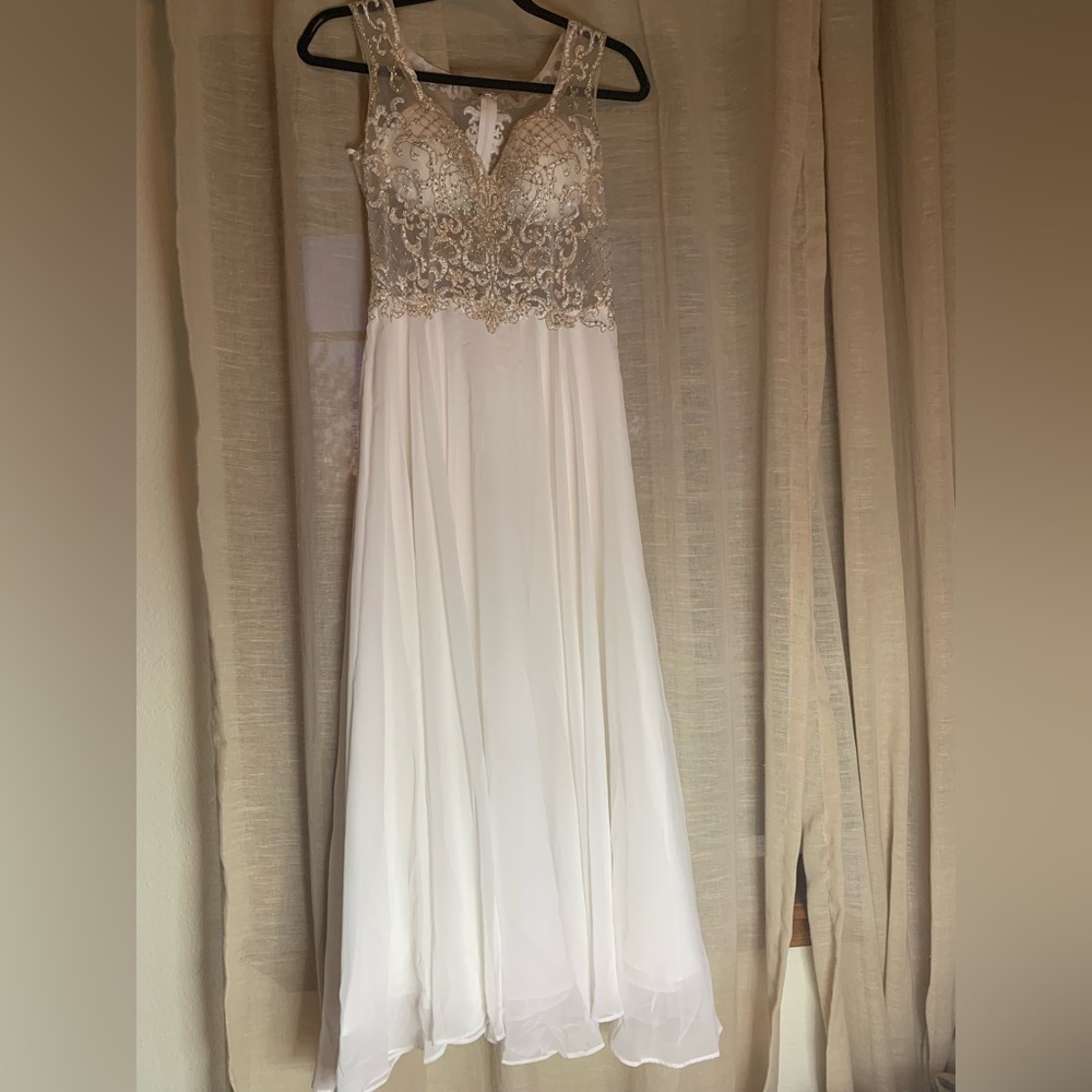 White by Soieblu dress formal/wedding/prom/homecoming. Med,back zip, satin lined